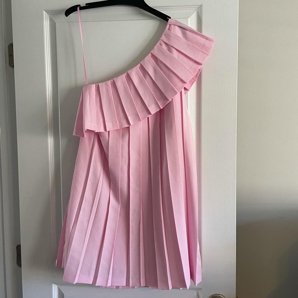 One-shoulder pleated dress